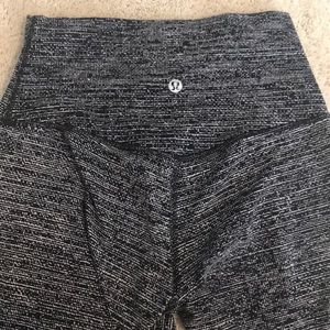 Lululemon black and white Align II 25 inch size 4